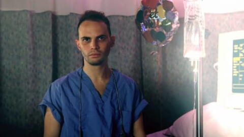 Autre Ne Veut, maître de l'absurde