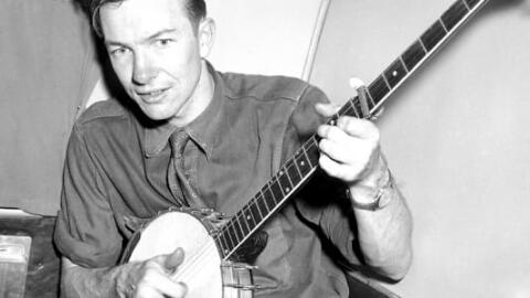 Pete Seeger : folksinger US, communiste et n° 1 au hit parade fifties
