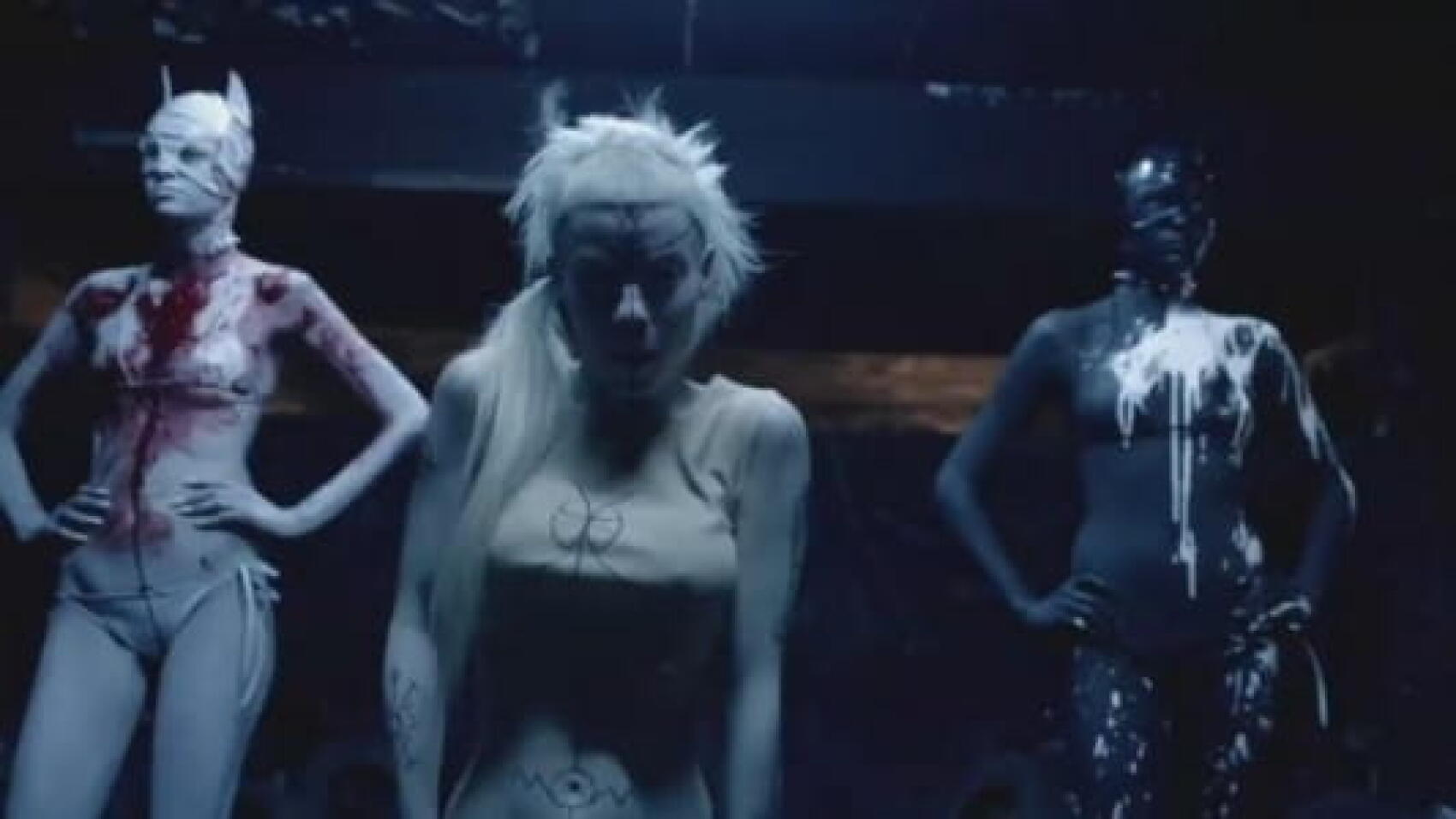 Die Antwoord se la joue "Chat Noir Chat Blanc"