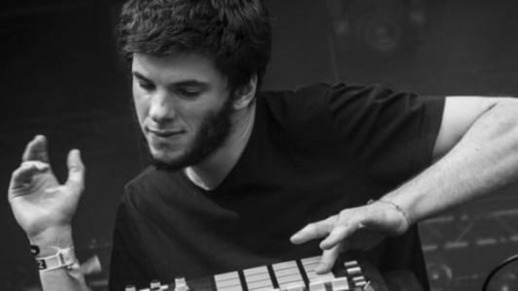 Les connexions de Fakear, Superpoze et Stwo.