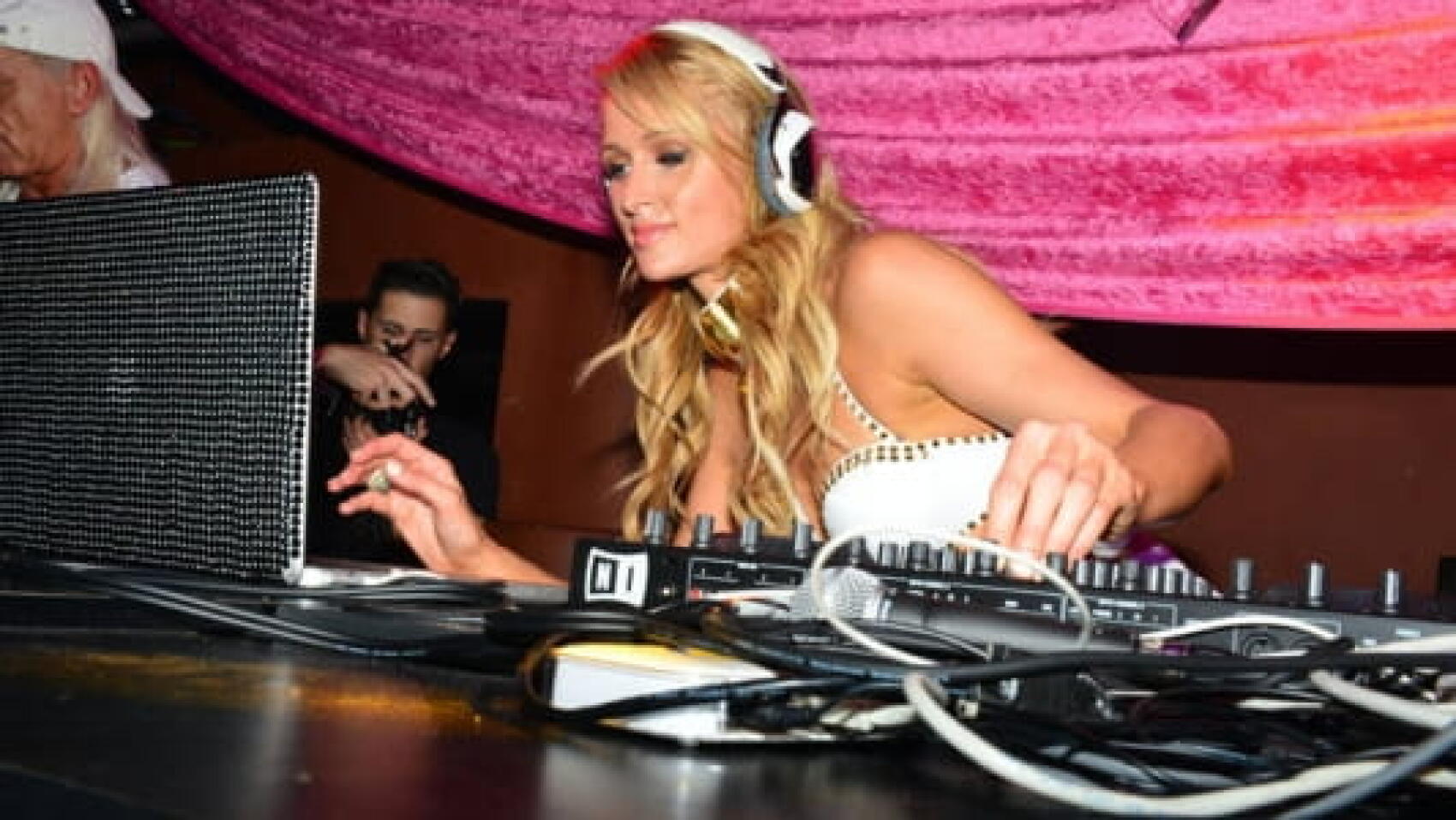 5 DJ meilleures que Paris Hilton