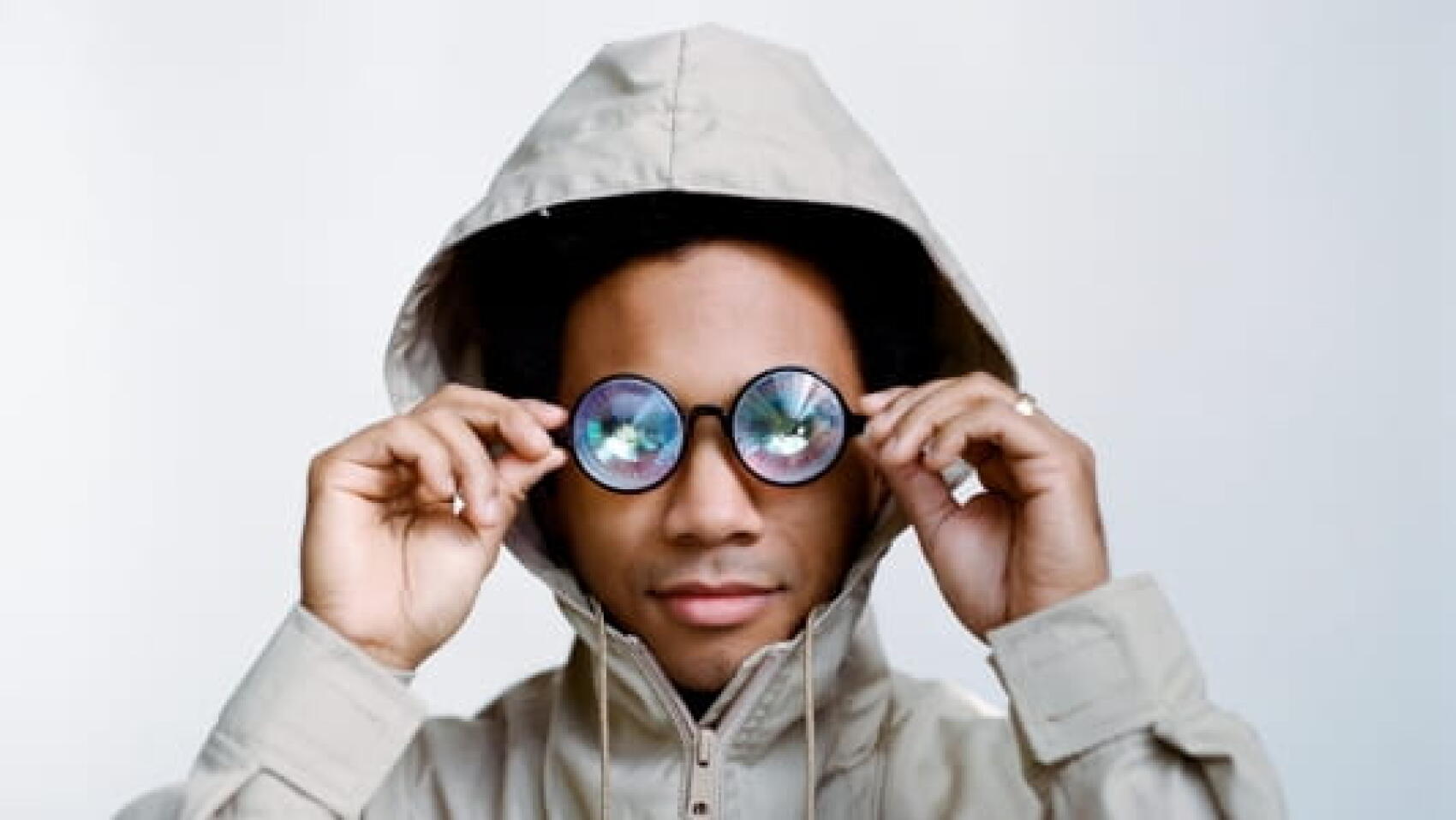 Toro Y Moi offre 20 titres