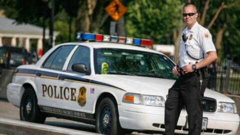 Un site transforme les fréquences de la police en musique ambient