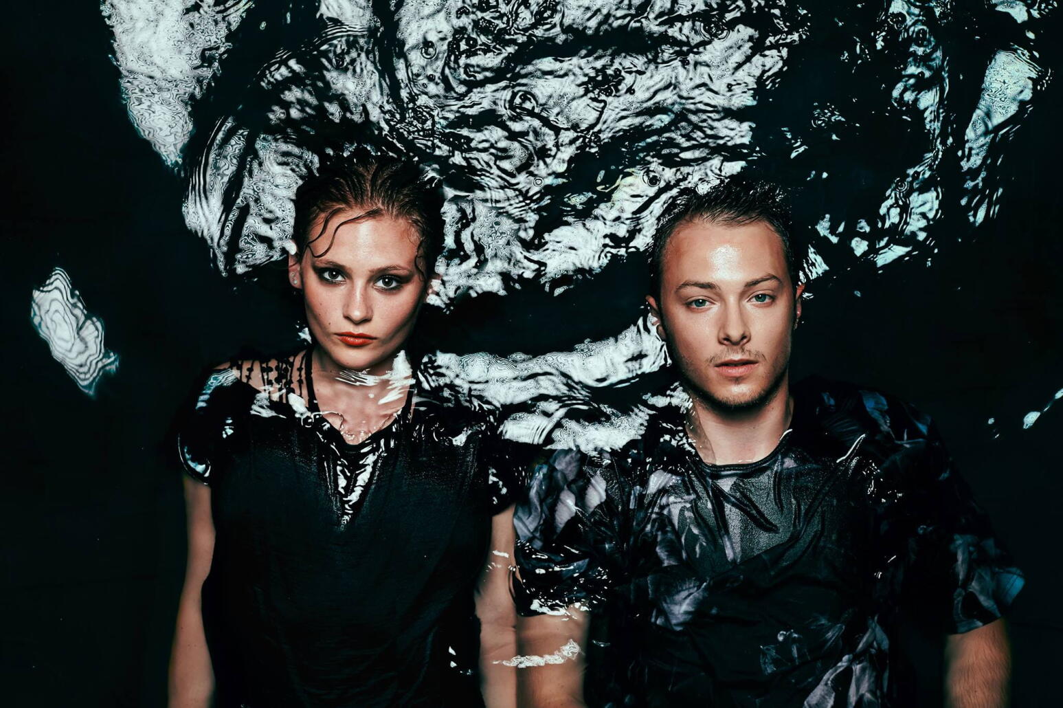 Haute, tube vertical