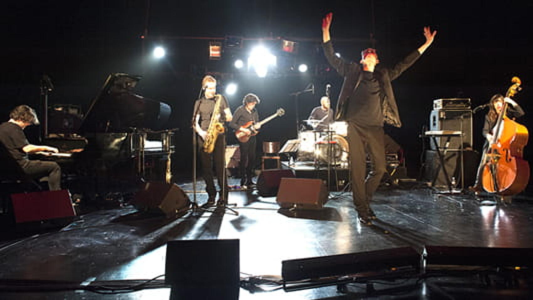 Never Mind The Future / Sarah Murcia, groupe Caroline et Mark Tompkins Sète Une création autour de l’album « Never Mind The Bollocks » des Sex Pistols au Théâtre Molière le 19 décembre 2017