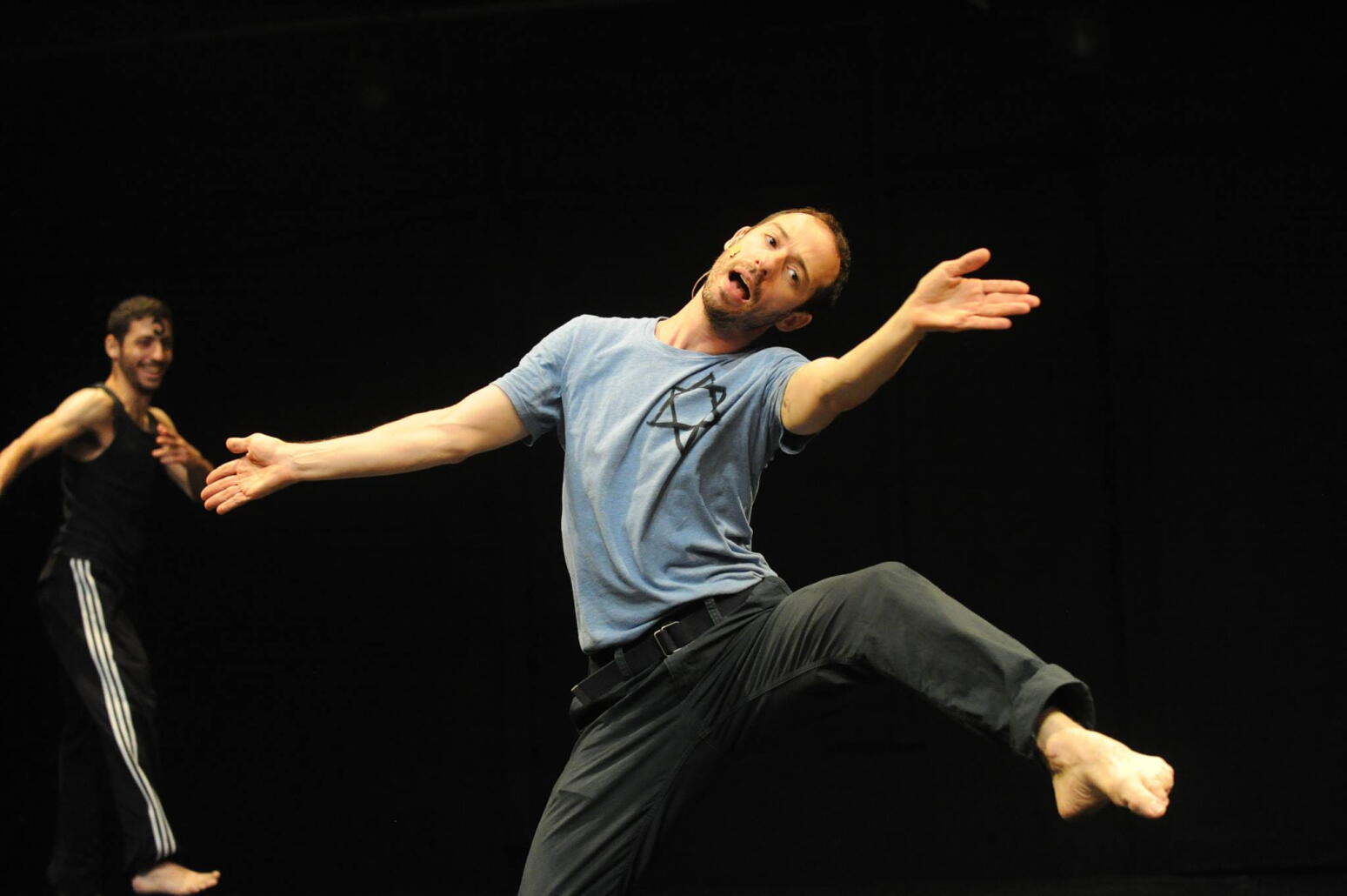 Juifs, arabes, ensemble, sur la scène de l'Espace 1789