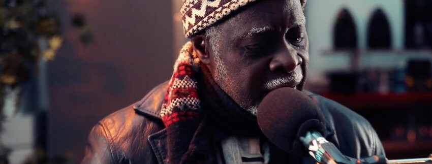 Mammane Sani, pionnier de la musique électronique au Niger, en live dans Plus Près De Toi
