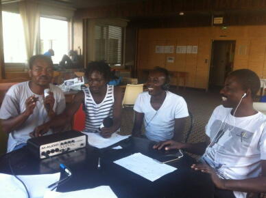 Quand les radios associatives tendent le micro aux migrants