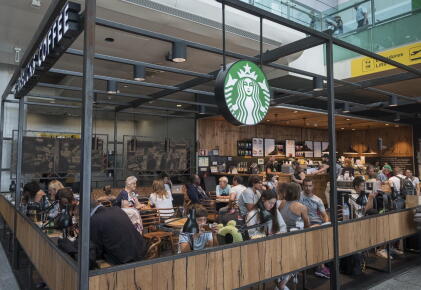 Starbucks accusé de racisme