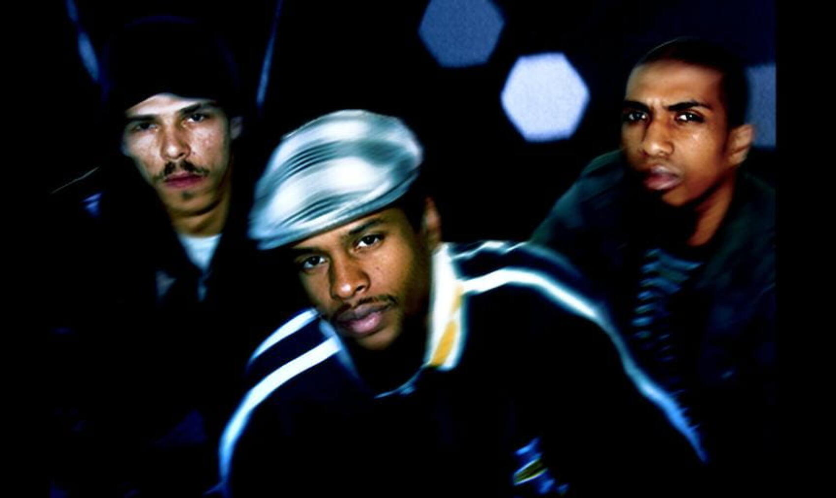 En 1998, PM défie l'autorité sur Nova