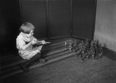 Guy Debord : quand le chef des Situationnistes rêvait de guerre…