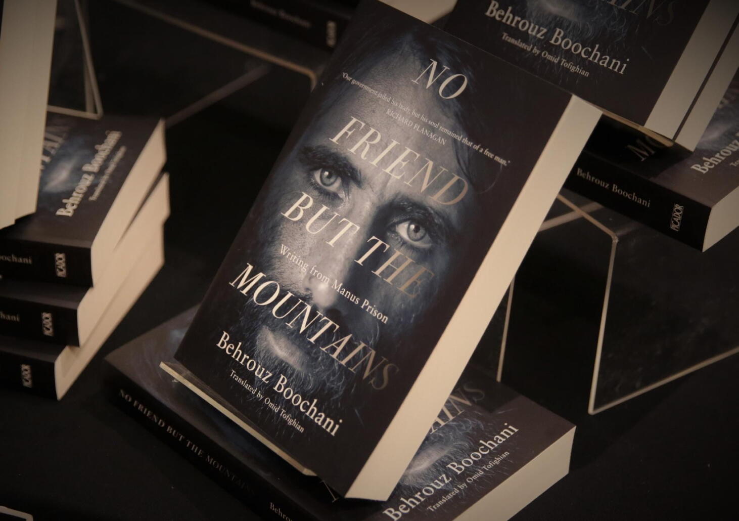 Un réfugié iranien gagne le Goncourt australien pour un livre écrit par SMS