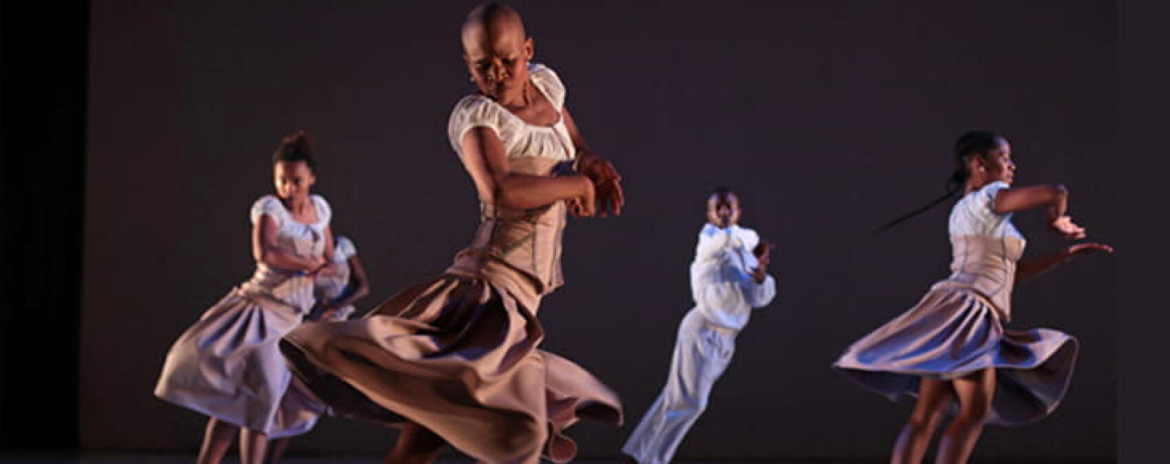 Giselle de Dada Masilo @ Sète. La danseuse et chorégraphe s’amuse du passé pour nous raconter le monde tel qu’il est au présent au Théâtre Molière les 2 et 3 avril 2019