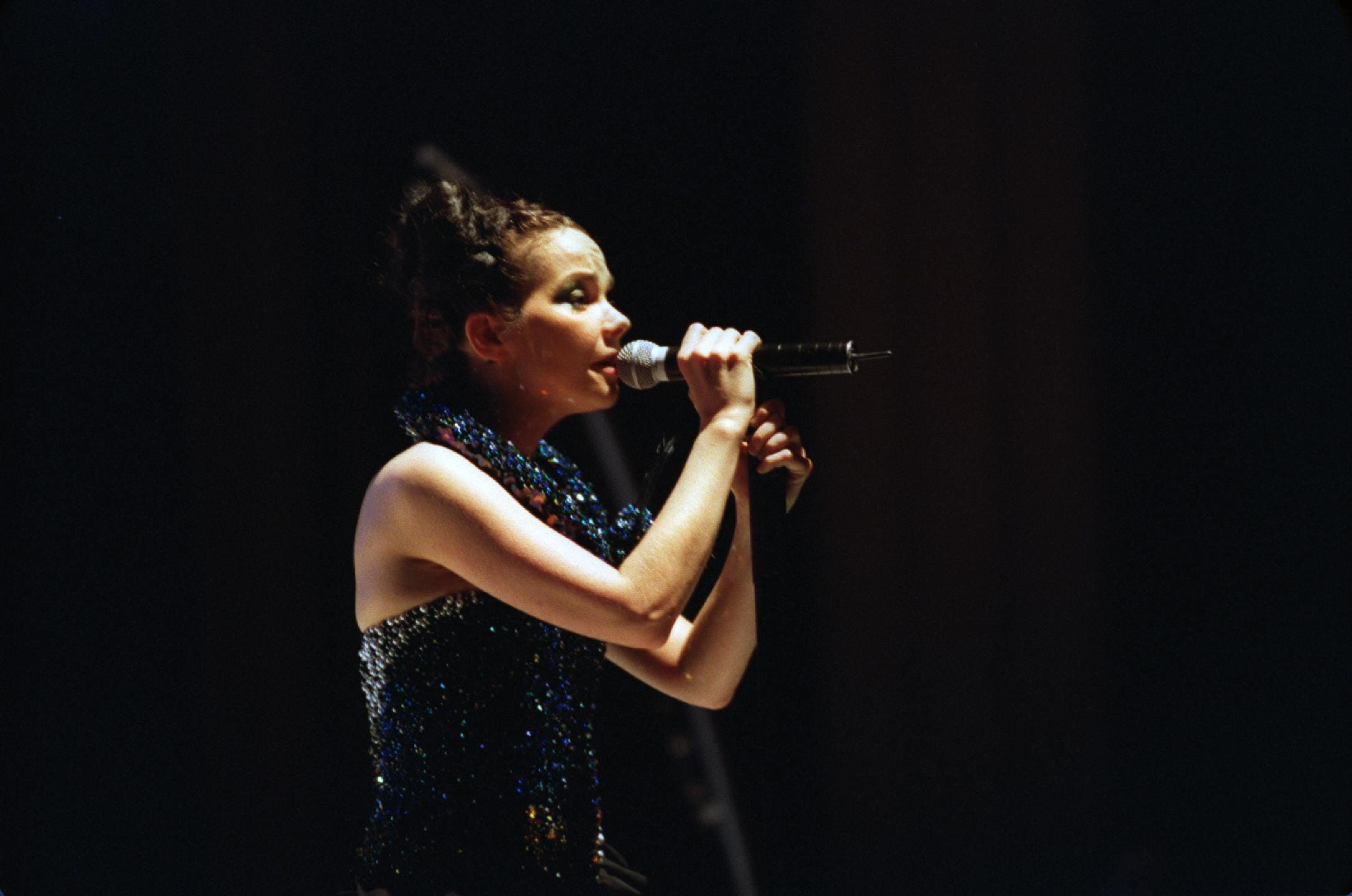 « Isobel » : Björk remixée par la French Touch - Radio Nova