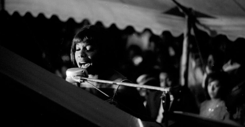 Un mix de Don Camilo rend hommage à Nina Simone
