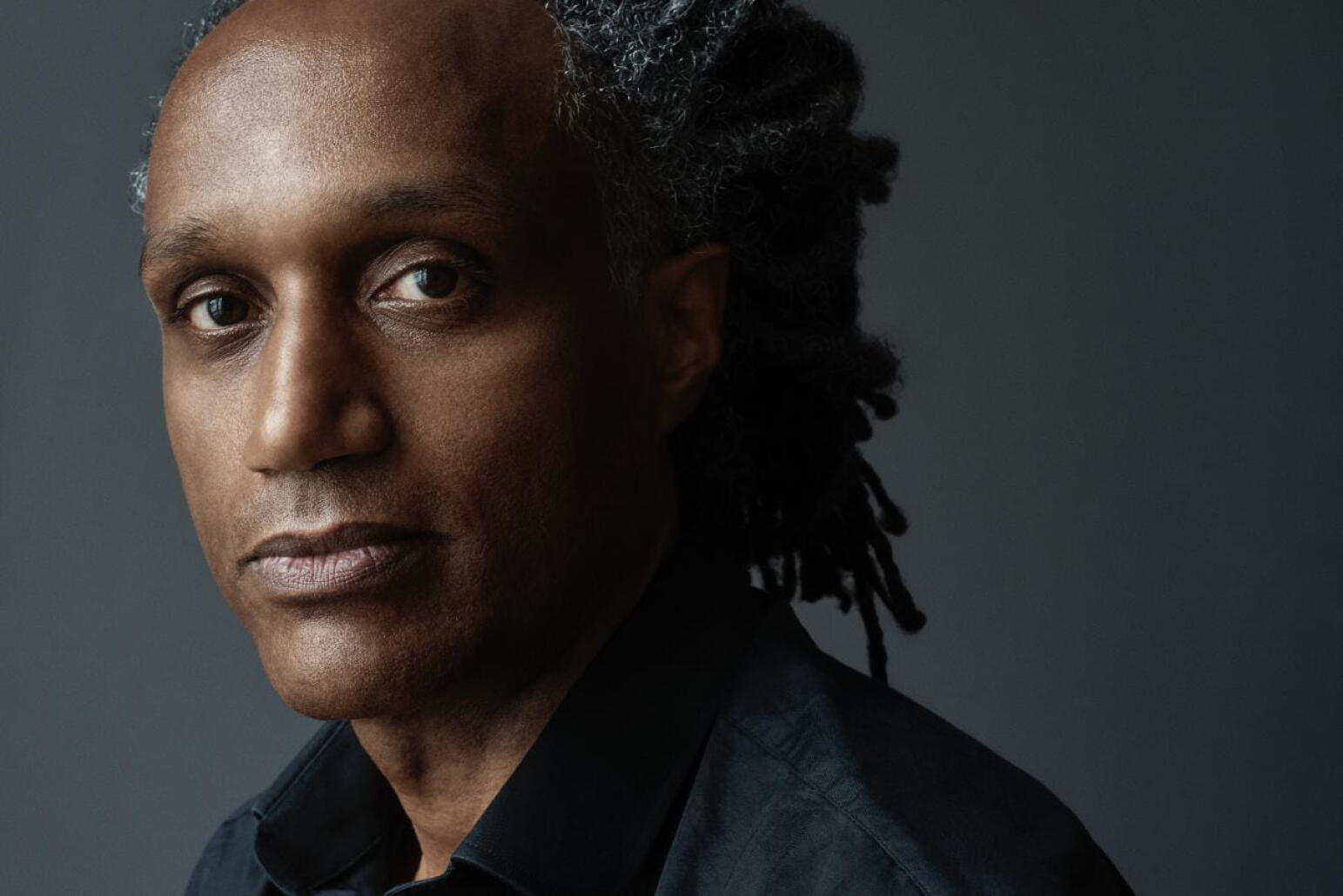 Gérald Toto dévoile le somptueux clip de « Sway »