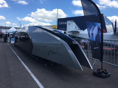 Marie Misset reçoit Aymeric Gleize, de « Spacetrain », un train qui va à 500 km/h et Nicolas de Cremiers de « Navya », des voitures sans chauffeurs.