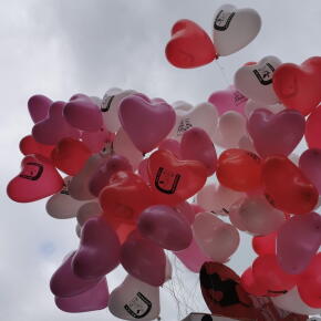 Les soignants en grève déclarent leur amour à l'hôpital public