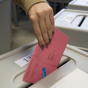 Les jeunes femmes s'intéressent davantage à la politique