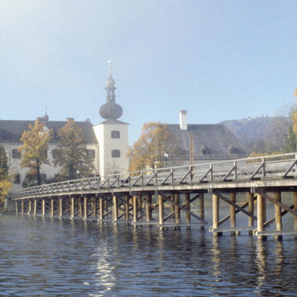 L'Amicale de Production présente sur scène et à la radio : un très taquin spectacle interactif (que vous soyez dans la salle où devant votre radio).