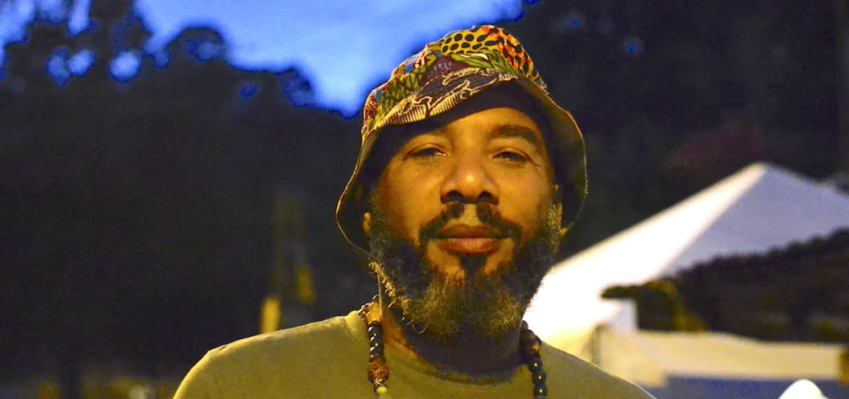 Jazz, funk et poésie : le mix d'Anthony Joseph « pour guérir, apaiser et pour la paix »