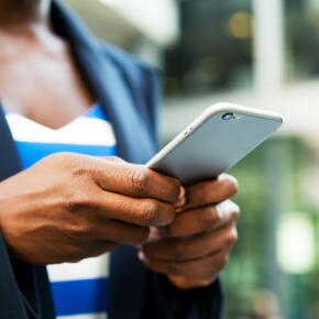 Le téléphone portable, le nouveau bracelet électronique ?