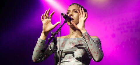 Poppy Ajudha s'adresse aux "femmes fortes" sur une soul féministe et puissante