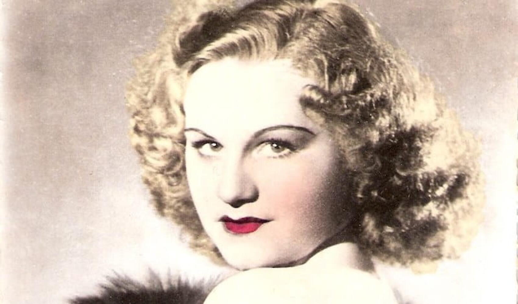 Irène de Trébert, celle que l'on entend chanter l'heure sur Nova