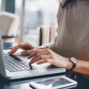 Pénurie des jobs d'été : quand la crise impacte l'emploi des jeunes
