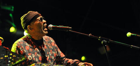 Roy Ayers en apesanteur sur un nouveau disque avec Adrian Younge et Ali Shaheed Muhammad