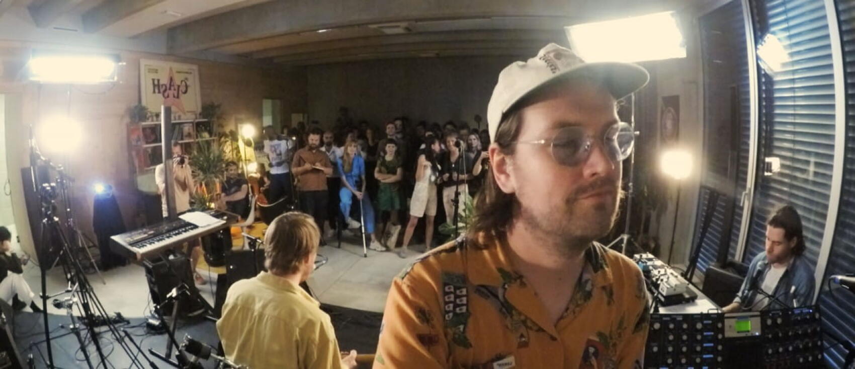 En images : le live de Myd chez Radio Nova