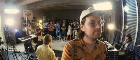 En images : le live de Myd chez Radio Nova