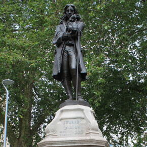 La statue de l'ancien esclavagiste Edward Colston renversée et l'identité d'un enfant sur une photo de 1966