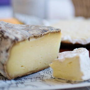 La création d'u nouveau fromage et une éclipse de Lune pénombrale