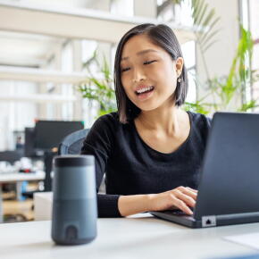 Vos enceintes connectées peuvent envoyer vos conversations privées à votre insu