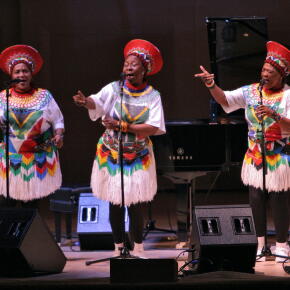 25 ans de sono mondiale #16 : Mahotella Queens en 2000