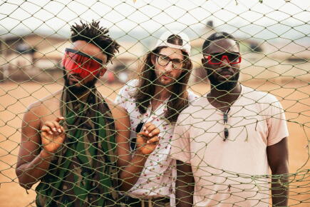 Crédit Photo Nii Okai DJarbeng - Ni Dieux, ni maîtres, ni frontières, les rappeurs FOKN Bois bouleversent la sono-mondiale.