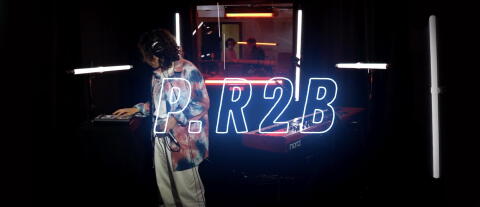 P.r2b en live dans Chambre Noire
