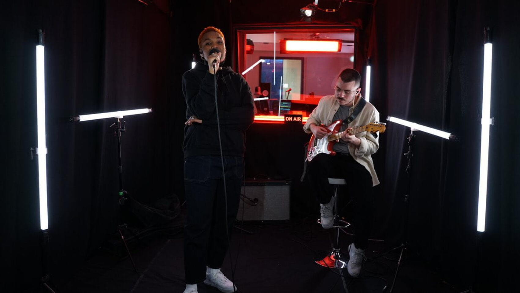 Arlo Parks dans Chambre noire