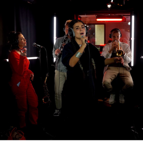 Ladaniva en live dans « Chambre noire »