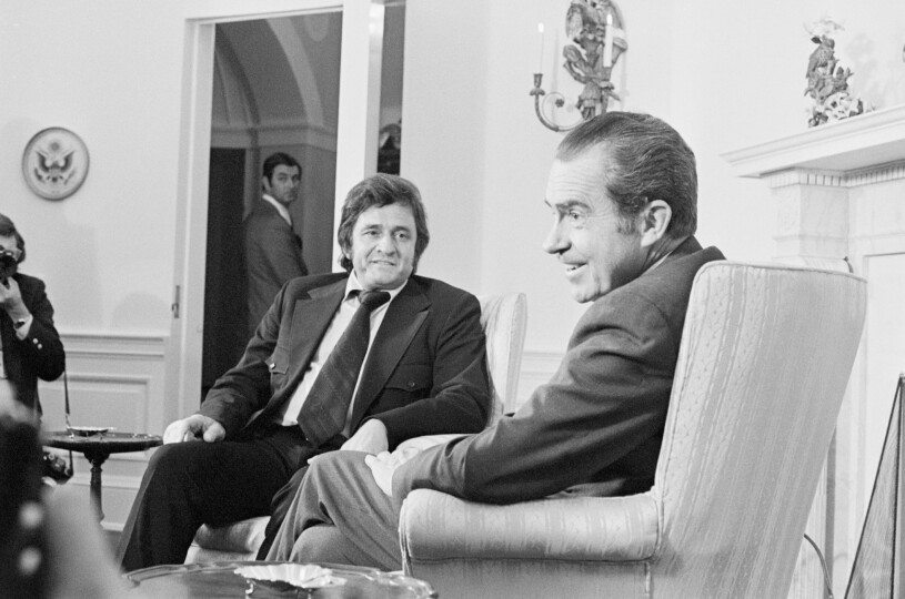 Pourquoi Johnny Cash s’est rendu à la Maison-Blanche, alors qu’il ne s’habillait qu’en noir ?