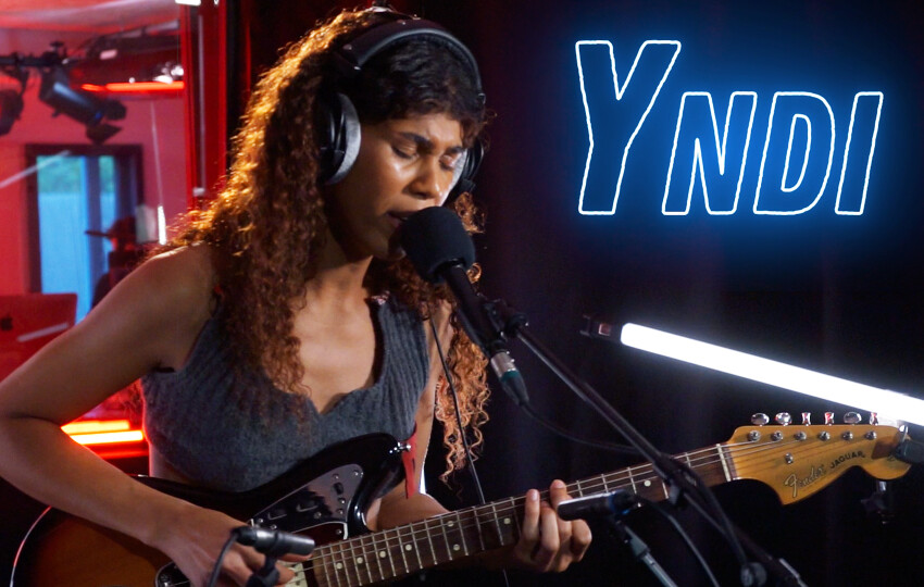 En images : le live d’Yndi chez Radio Nova