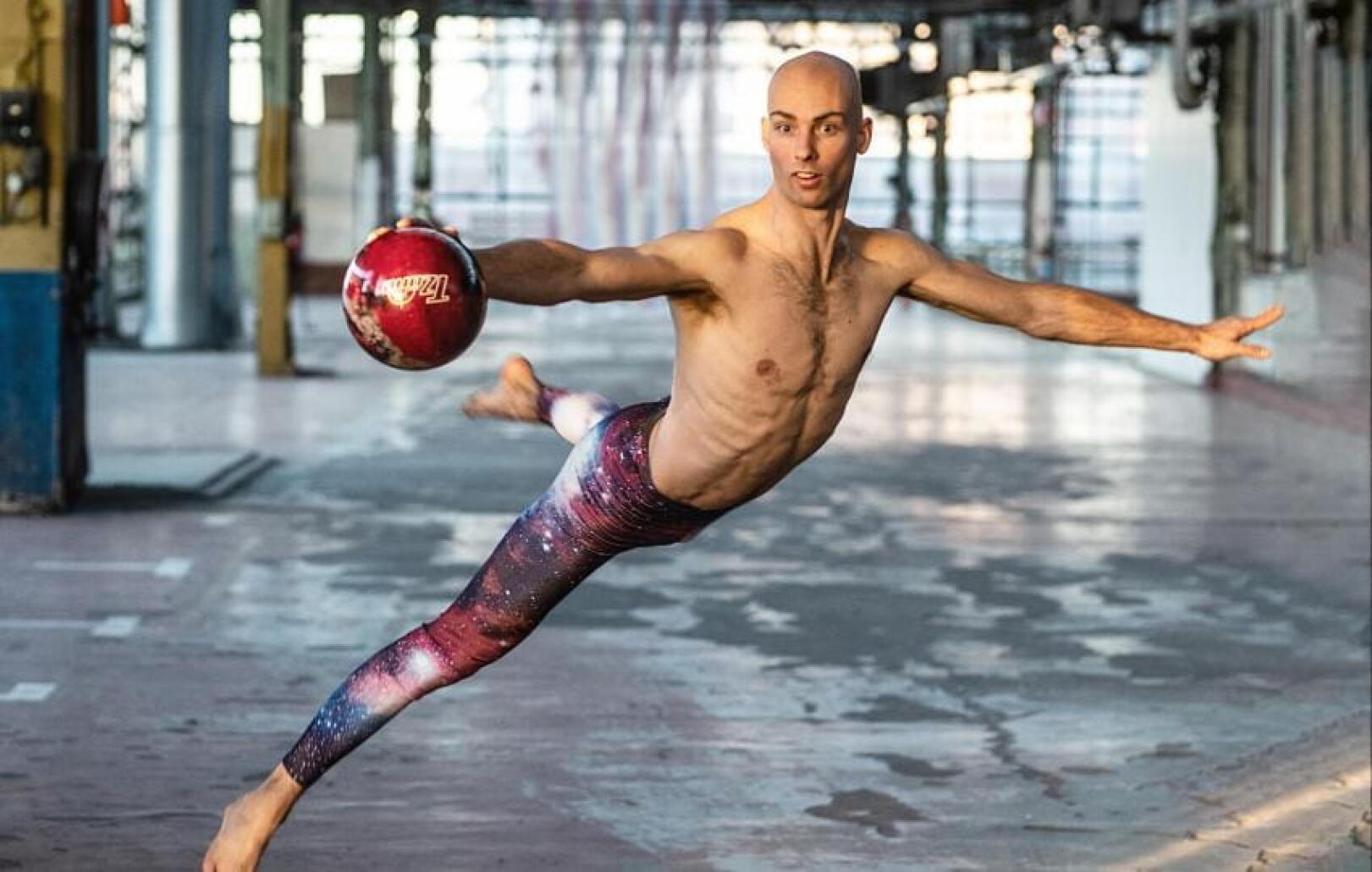 L’acrobate Alexander Vantournhout défie la gravité