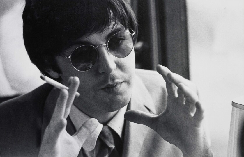 Pourquoi Paul McCartney voyageait avec de l’herbe, alors qu’il suffisait de fumer pour voyager ?