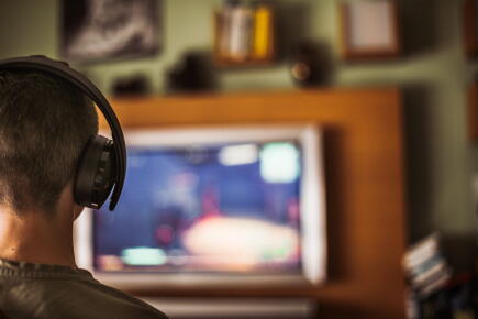 teenager-boy-playing-video-game-at-home_GettyimagesCarol-Yepes