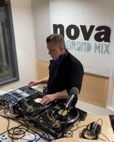 Crazy B dans Sims sur Nova