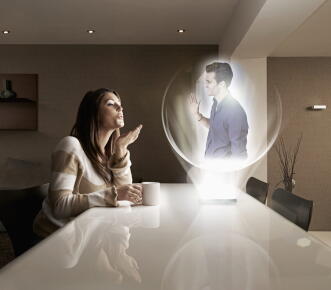 Détails du fichier joint Man-and-woman-having-a-video-call-using-futuristic-3D-device-Photos_GettyimagesMatt-Bird