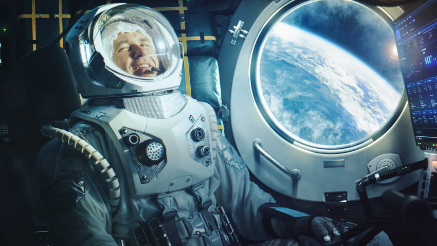 Portrait-dun-astronaute-heureux-sur-un-vaisseau-spatial-en-orbite_Gettyimagesgorodenkoff