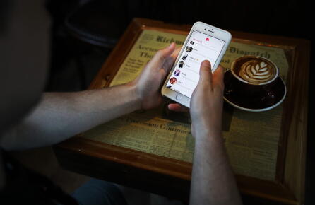 With-Speed-Swiping-And-Dozens-Of-Dates-A-Month-He-Searches-For-Love_GettyimagesBoston-Globe-Contributeur