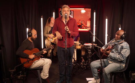 ZOUFRIS MARACAS dans la Chambre noire